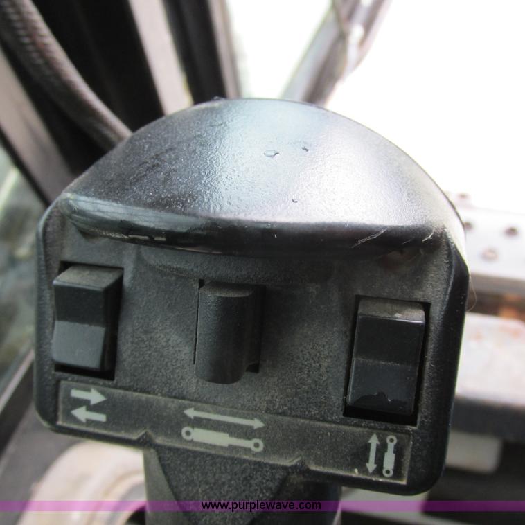 image for item H3301 2006 Bobcat T190 skid steer