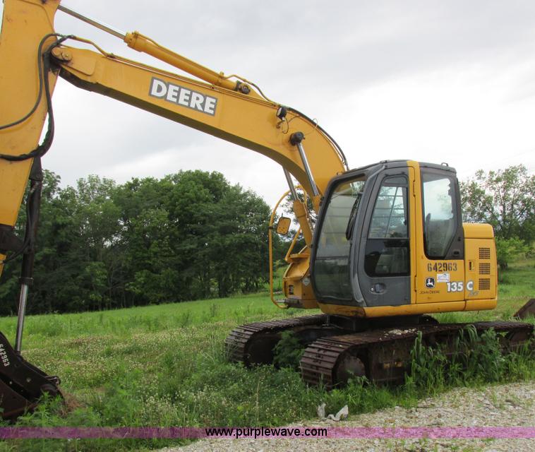 image for item H3302 2006 John Deere 135C excavator