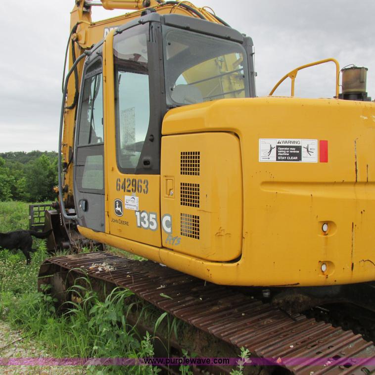 image for item H3302 2006 John Deere 135C excavator