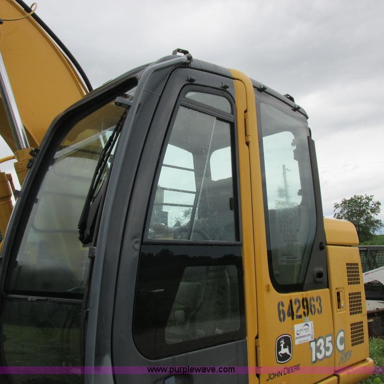 image for item H3302 2006 John Deere 135C excavator