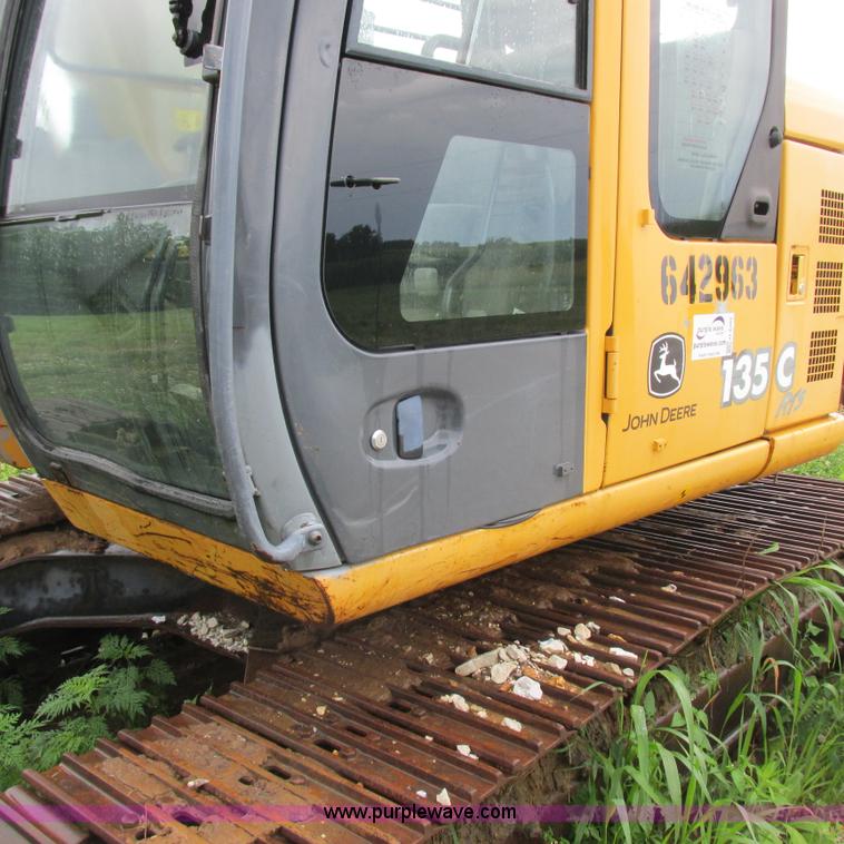 image for item H3302 2006 John Deere 135C excavator