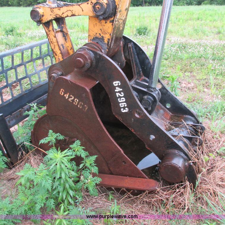 image for item H3302 2006 John Deere 135C excavator
