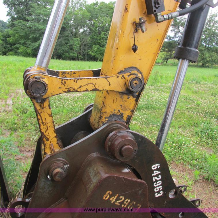 image for item H3302 2006 John Deere 135C excavator