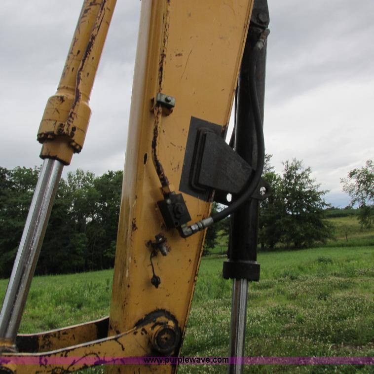 image for item H3302 2006 John Deere 135C excavator