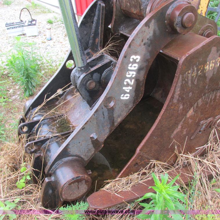 image for item H3302 2006 John Deere 135C excavator