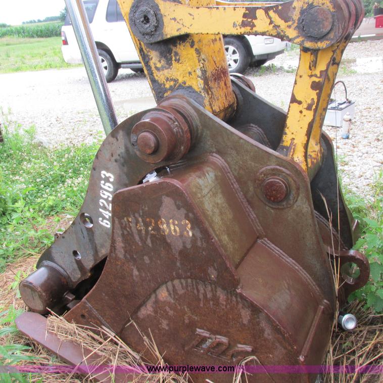 image for item H3302 2006 John Deere 135C excavator