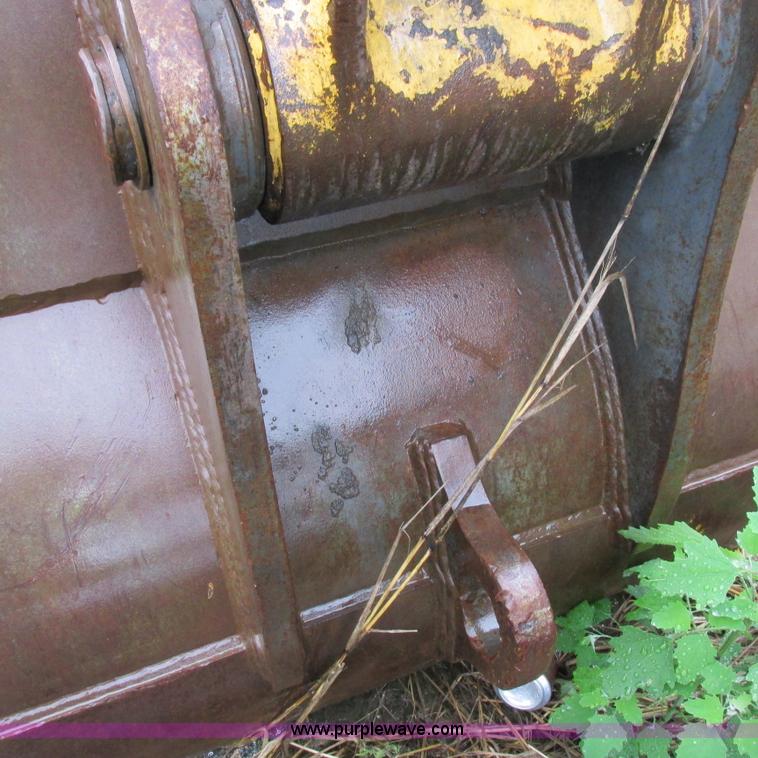 image for item H3302 2006 John Deere 135C excavator