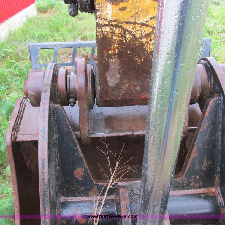 image for item H3302 2006 John Deere 135C excavator