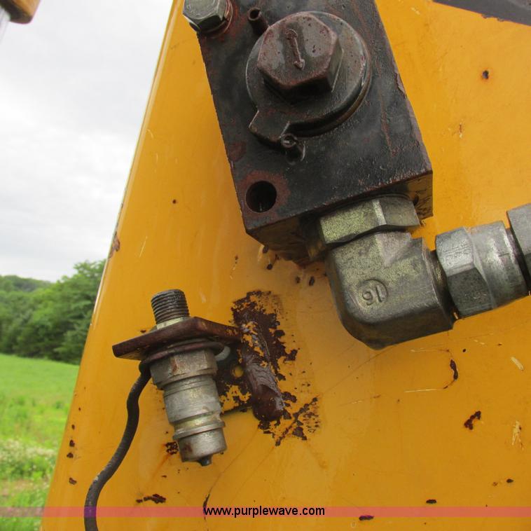 image for item H3302 2006 John Deere 135C excavator