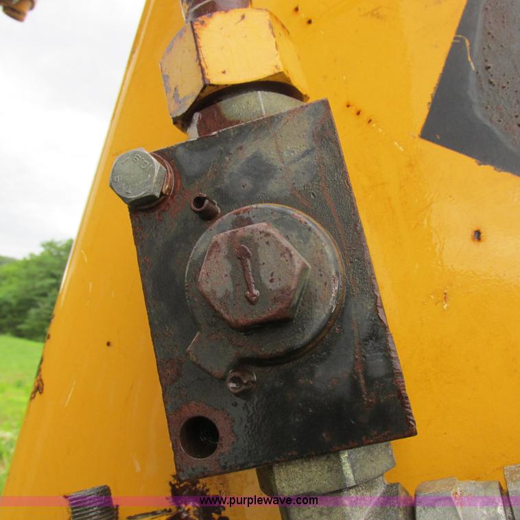 image for item H3302 2006 John Deere 135C excavator