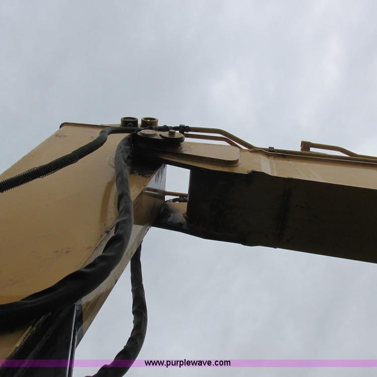 image for item H3302 2006 John Deere 135C excavator