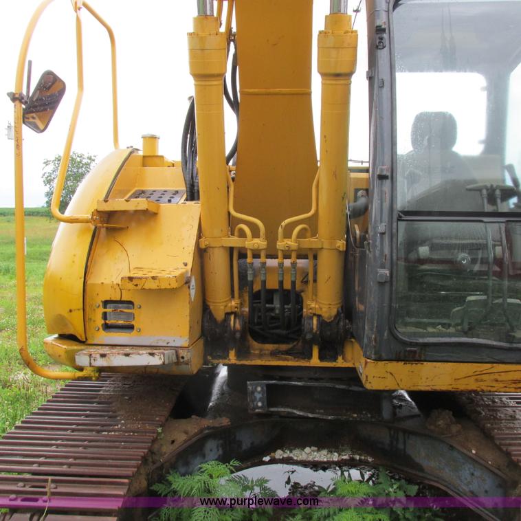 image for item H3302 2006 John Deere 135C excavator