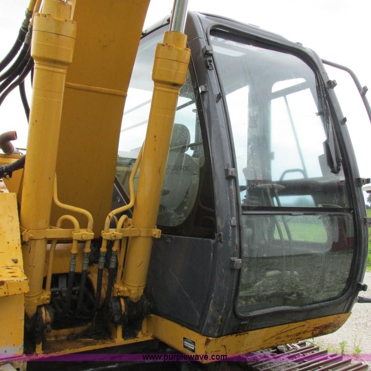image for item H3302 2006 John Deere 135C excavator