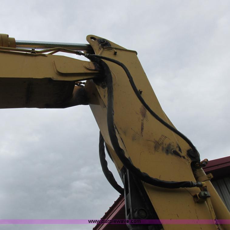 image for item H3302 2006 John Deere 135C excavator