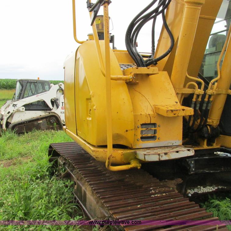 image for item H3302 2006 John Deere 135C excavator