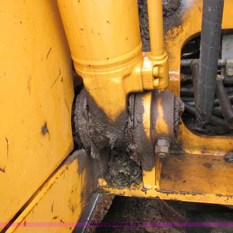 image for item H3302 2006 John Deere 135C excavator