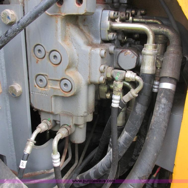 image for item H3302 2006 John Deere 135C excavator