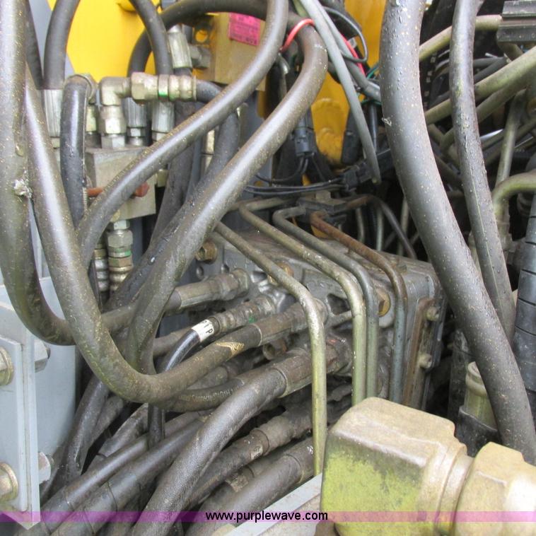 image for item H3302 2006 John Deere 135C excavator