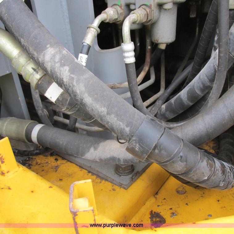 image for item H3302 2006 John Deere 135C excavator