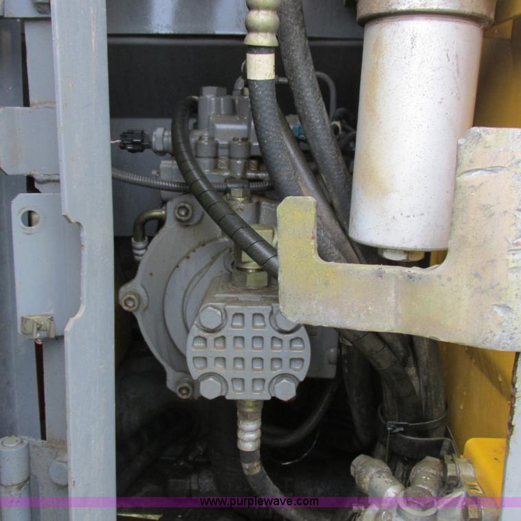 image for item H3302 2006 John Deere 135C excavator