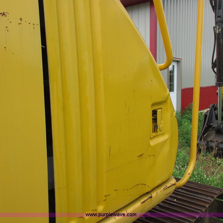 image for item H3302 2006 John Deere 135C excavator