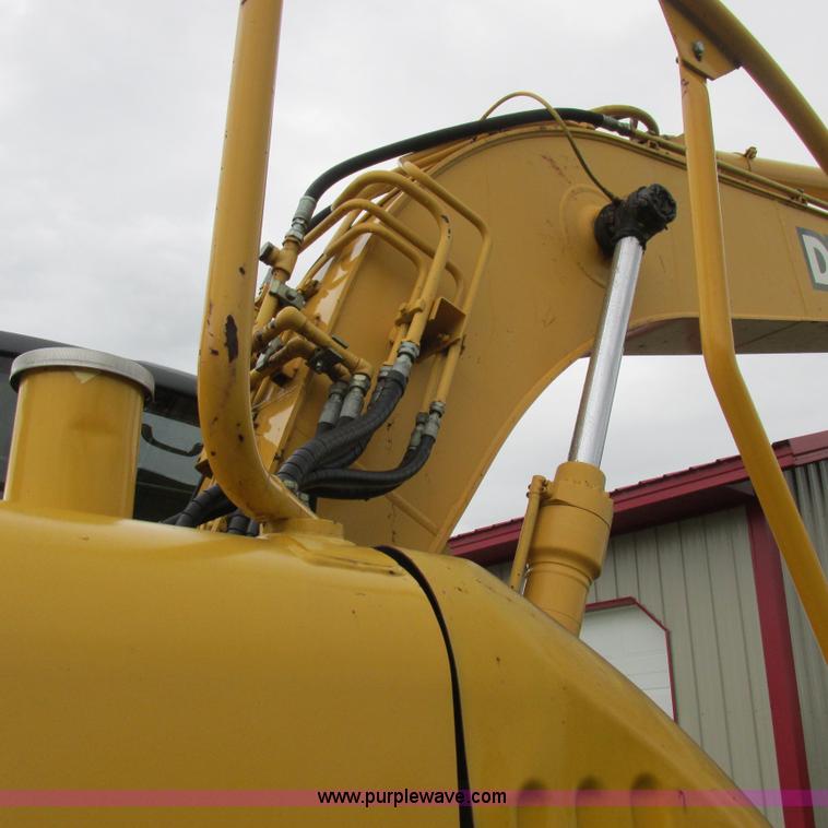 image for item H3302 2006 John Deere 135C excavator