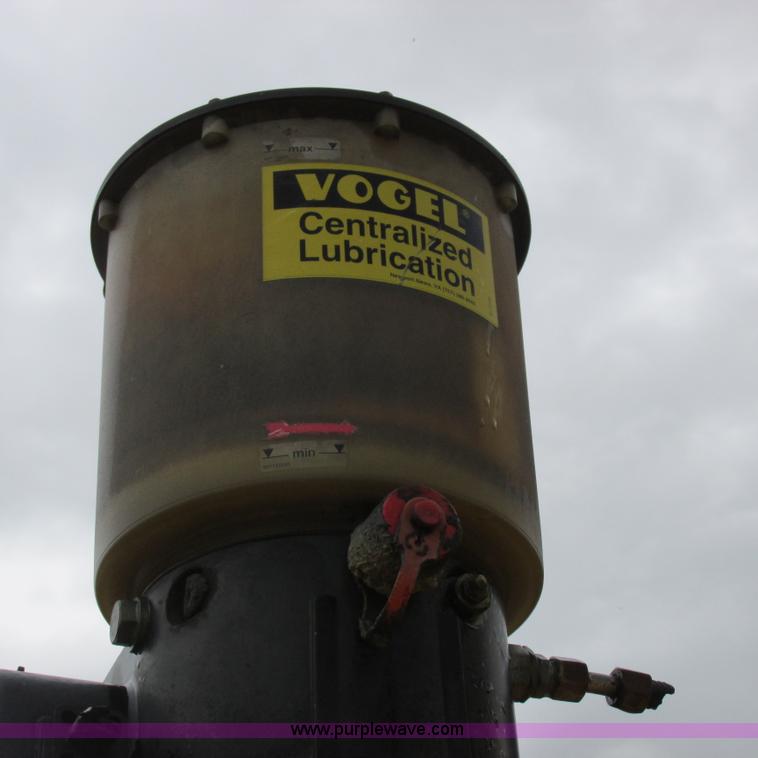 image for item H3302 2006 John Deere 135C excavator