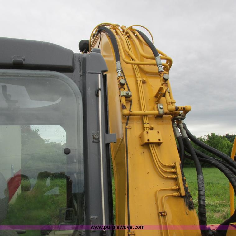 image for item H3302 2006 John Deere 135C excavator