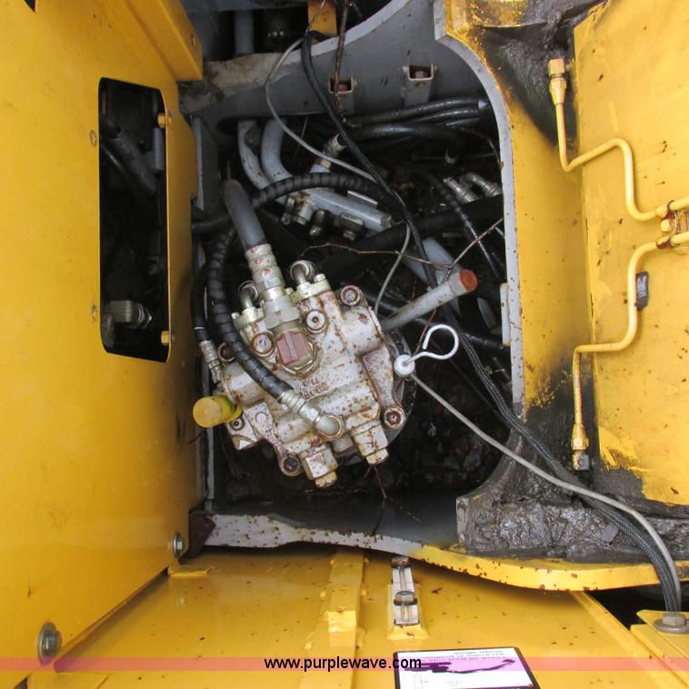 image for item H3302 2006 John Deere 135C excavator