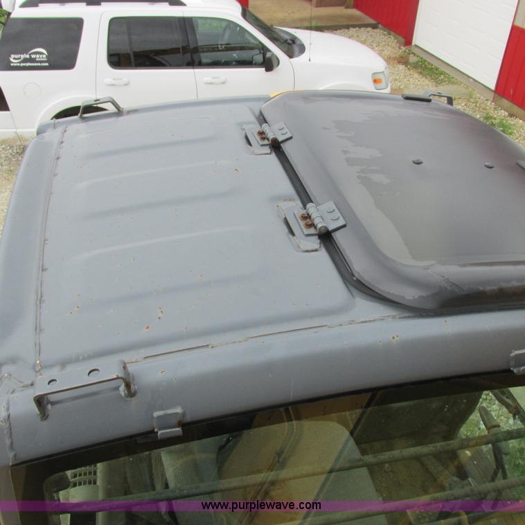 image for item H3302 2006 John Deere 135C excavator