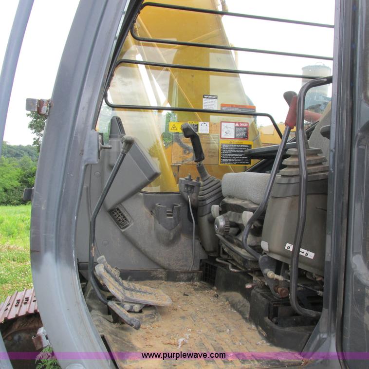 image for item H3302 2006 John Deere 135C excavator