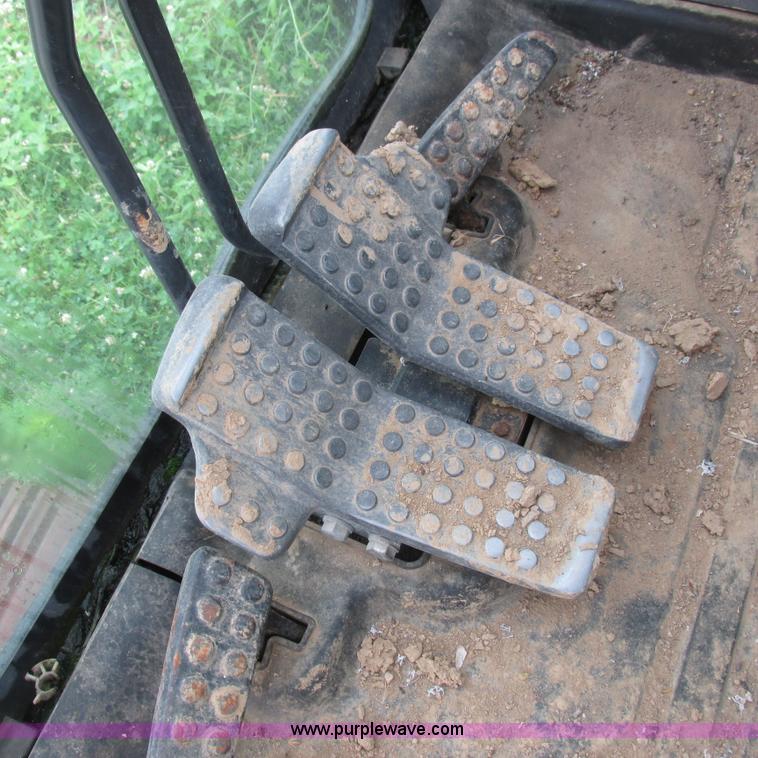 image for item H3302 2006 John Deere 135C excavator