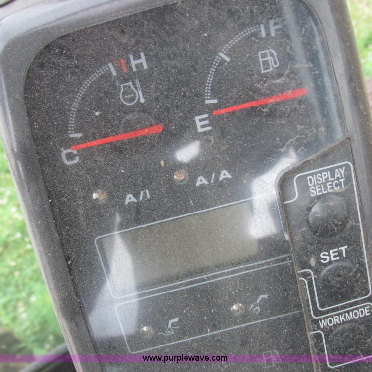 image for item H3302 2006 John Deere 135C excavator