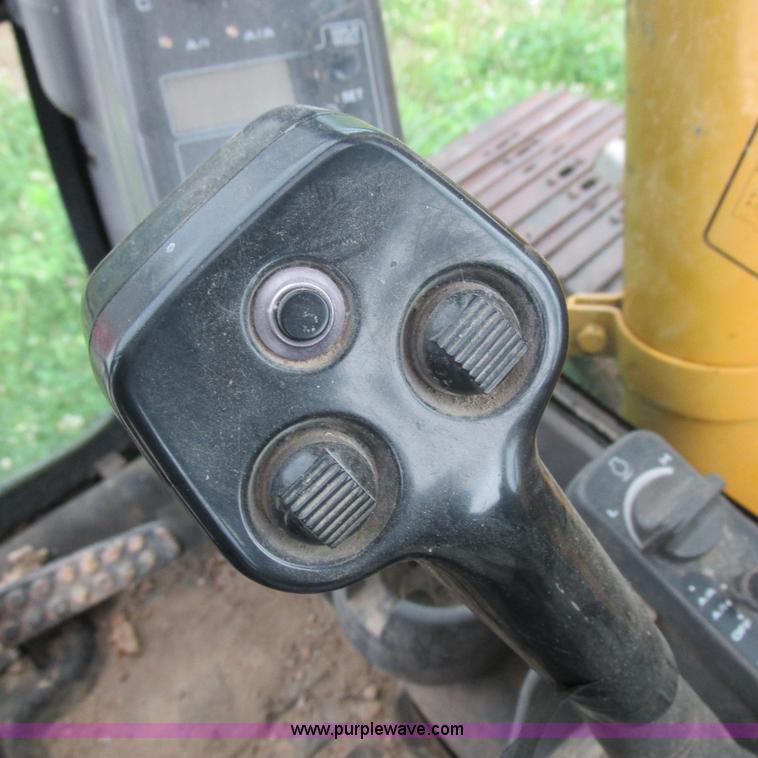 image for item H3302 2006 John Deere 135C excavator