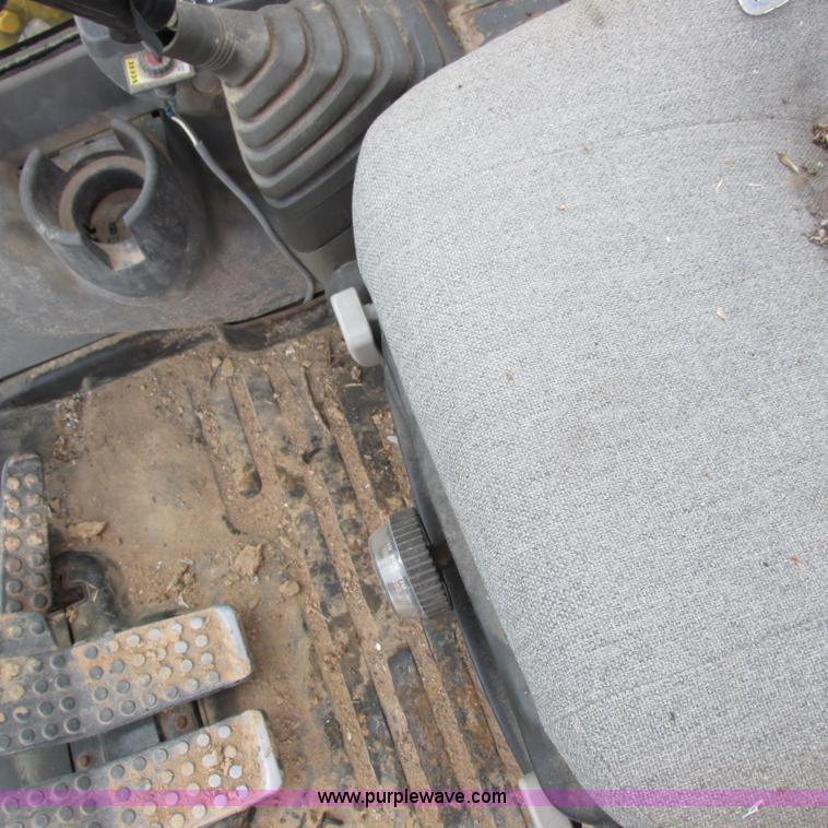 image for item H3302 2006 John Deere 135C excavator