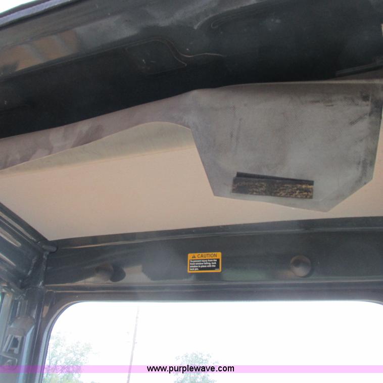 image for item H3302 2006 John Deere 135C excavator