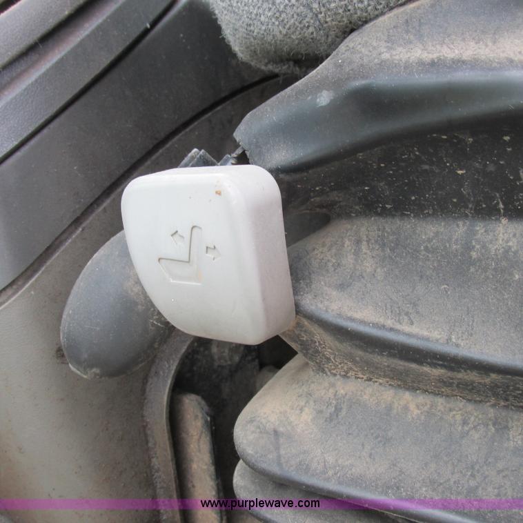 image for item H3302 2006 John Deere 135C excavator