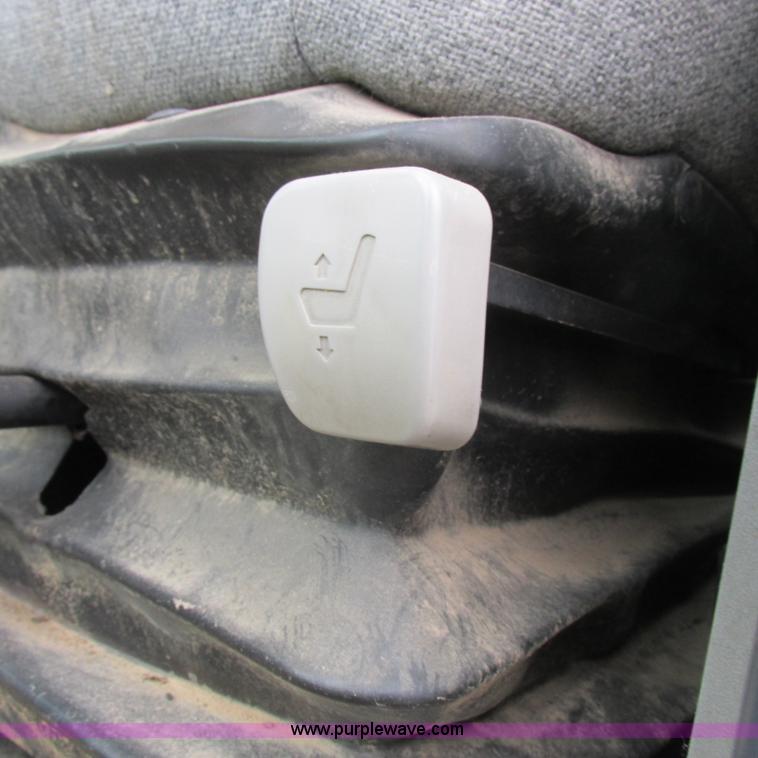 image for item H3302 2006 John Deere 135C excavator