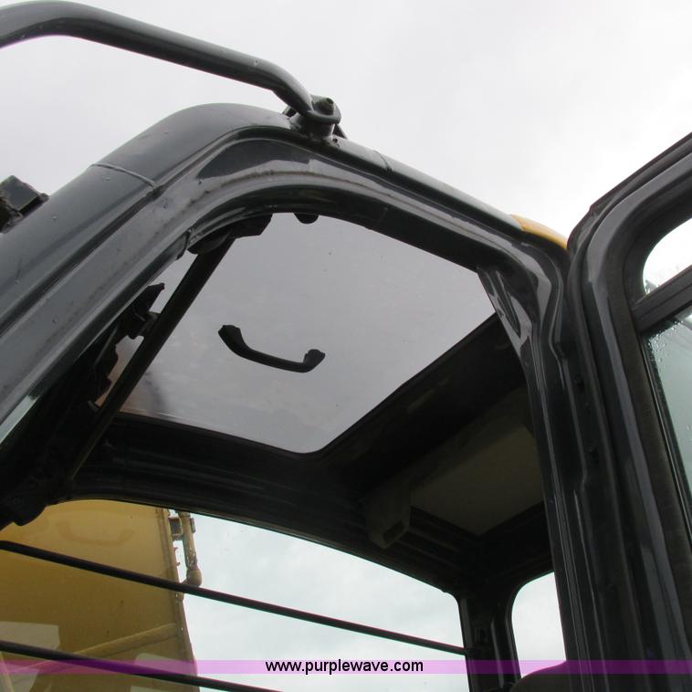 image for item H3302 2006 John Deere 135C excavator