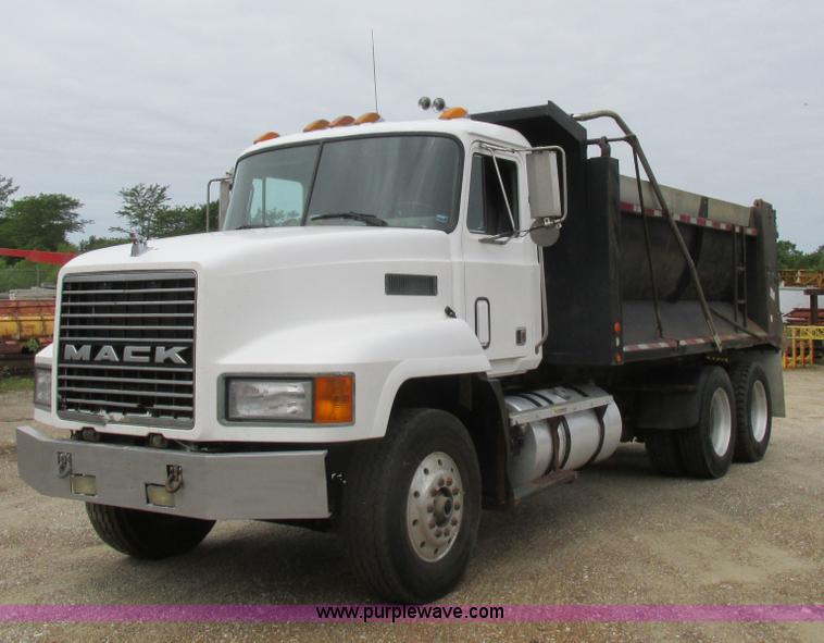 image for item H3303 1992 Mack CH613 dump truck