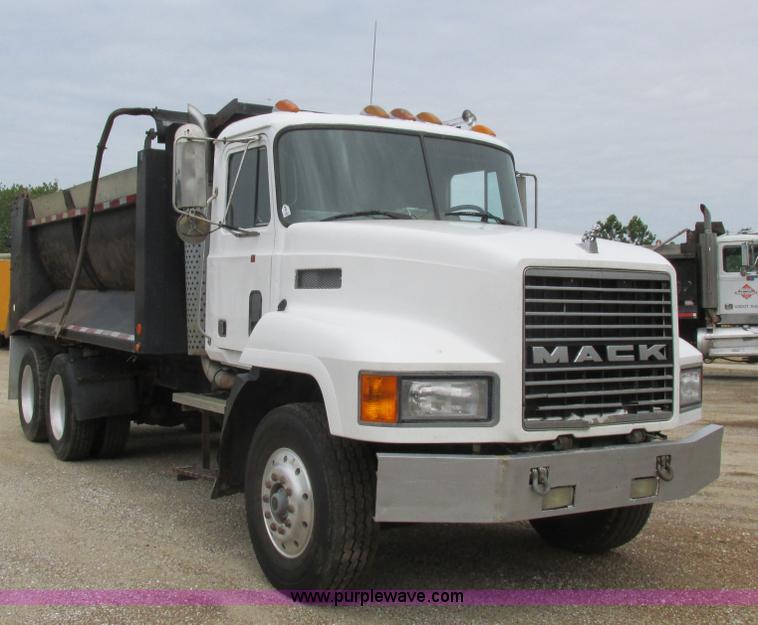 image for item H3303 1992 Mack CH613 dump truck