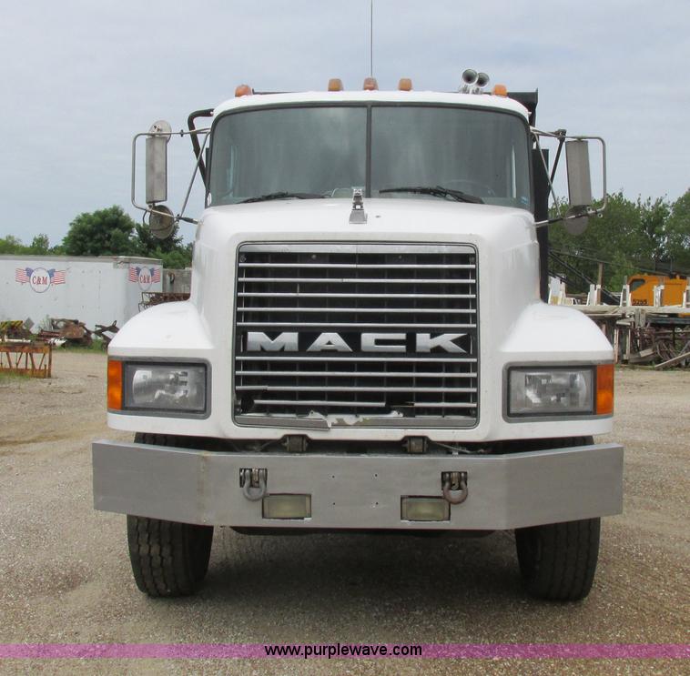 image for item H3303 1992 Mack CH613 dump truck