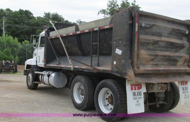 image for item H3303 1992 Mack CH613 dump truck