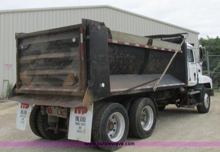 image for item H3303 1992 Mack CH613 dump truck