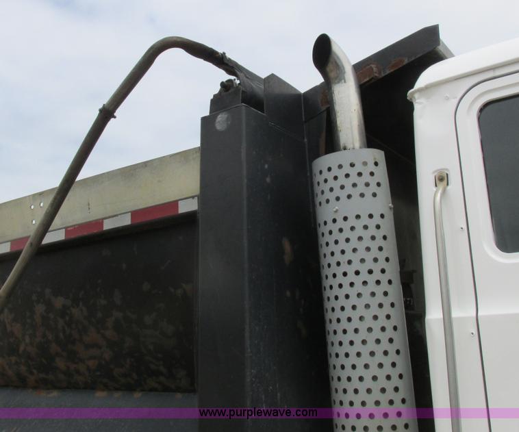 image for item H3303 1992 Mack CH613 dump truck