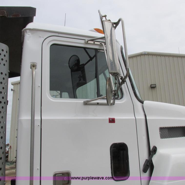 image for item H3303 1992 Mack CH613 dump truck