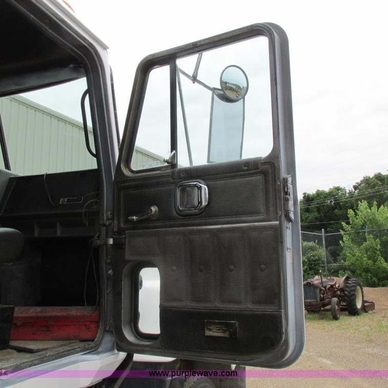 image for item H3303 1992 Mack CH613 dump truck