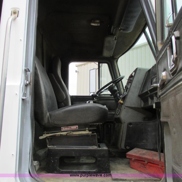 image for item H3303 1992 Mack CH613 dump truck