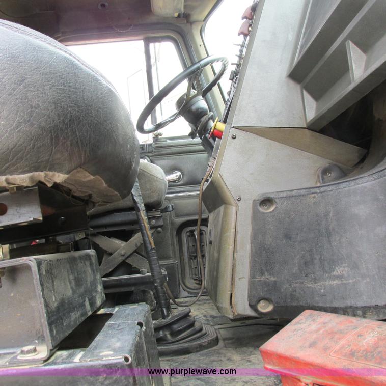 image for item H3303 1992 Mack CH613 dump truck