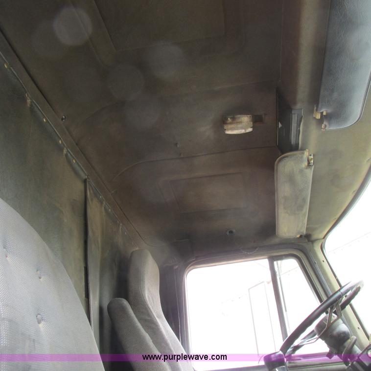 image for item H3303 1992 Mack CH613 dump truck